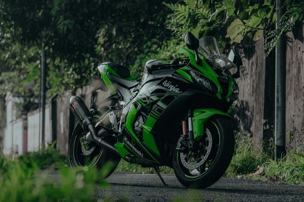 What is the process for upgrading the clutch system on a Kawasaki Ninja 400 for smoother engagement?